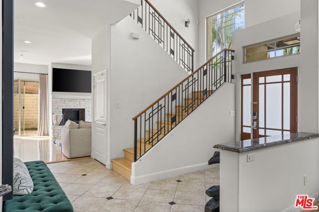 18330 Hanan Court, Tarzana (los Angeles), CA 91356