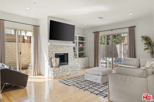 18330 Hanan Court, Tarzana (los Angeles), CA 91356