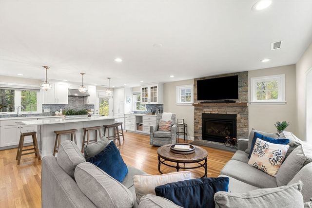 24 West Parish Drive, Andover, MA 01810