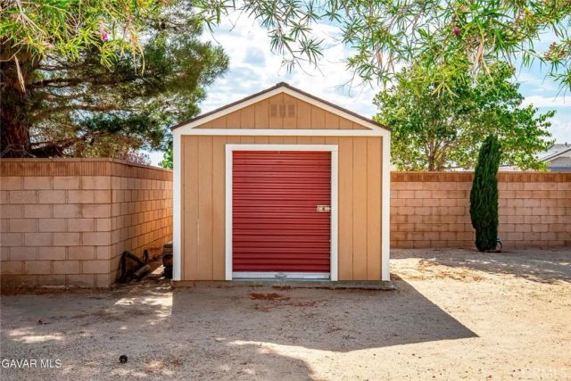 1718 Kaylyn, Lancaster, CA 93535