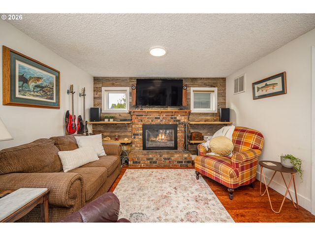 545 65TH St, Springfield, OR 97478