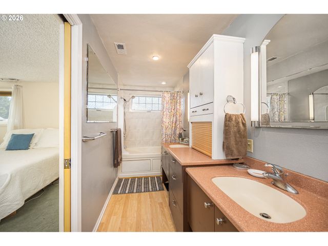 545 65TH St, Springfield, OR 97478