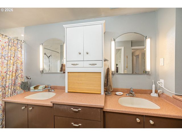 545 65TH St, Springfield, OR 97478