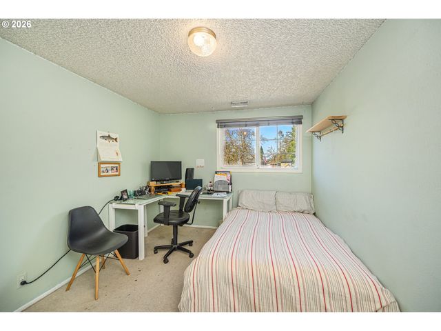 545 65TH St, Springfield, OR 97478