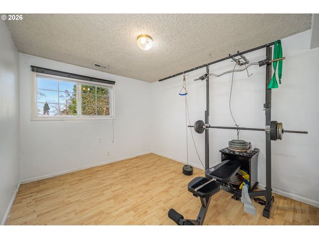 545 65TH St, Springfield, OR 97478