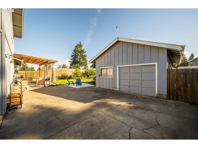 545 65TH St, Springfield, OR 97478