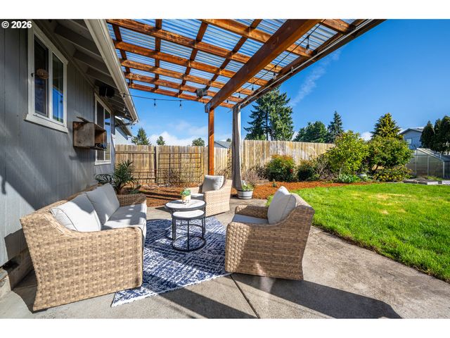 545 65TH St, Springfield, OR 97478