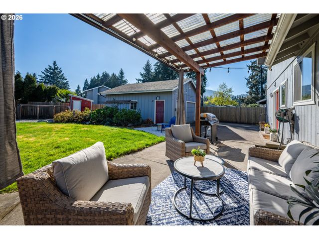 545 65TH St, Springfield, OR 97478