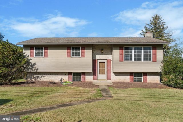 2826 GOLF COURSE RD, Birdsboro, PA 19508
