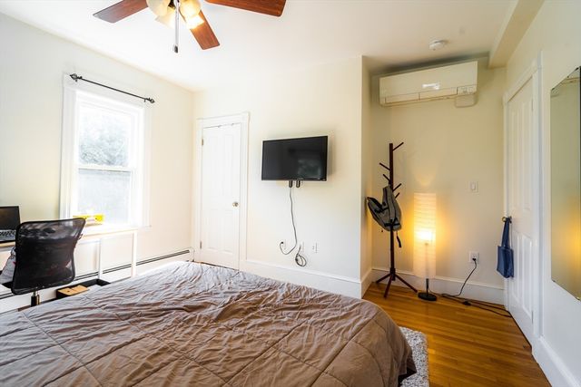 4 Hardwick St 2, Cambridge, MA 02141