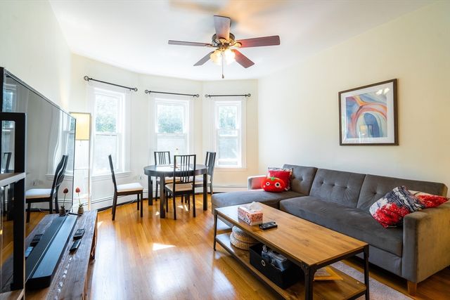 4 Hardwick St 2, Cambridge, MA 02141