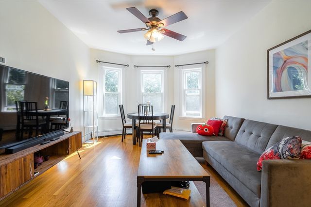 4 Hardwick St 2, Cambridge, MA 02141