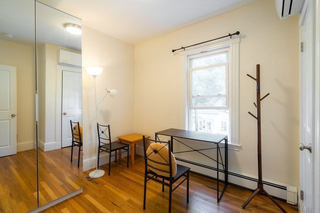 4 Hardwick St 2, Cambridge, MA 02141