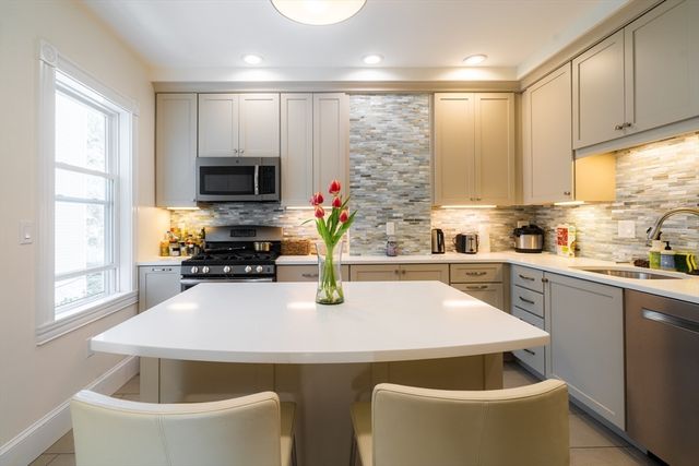 4 Hardwick St 2, Cambridge, MA 02141