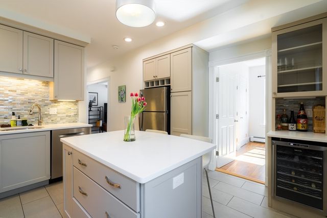 4 Hardwick St 2, Cambridge, MA 02141