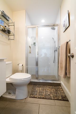 4 Hardwick St 2, Cambridge, MA 02141