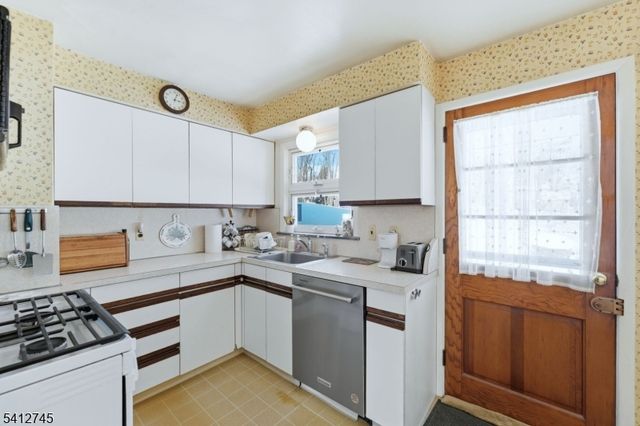 47 Clinton Ave, New Providence Boro, NJ 07974