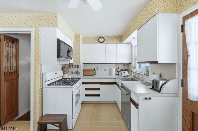 47 Clinton Ave, New Providence Boro, NJ 07974