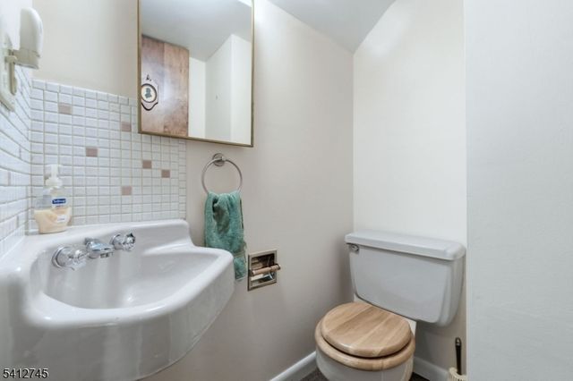 47 Clinton Ave, New Providence Boro, NJ 07974