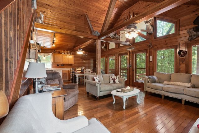 178 Cottage Cir, Linden, TN 37096