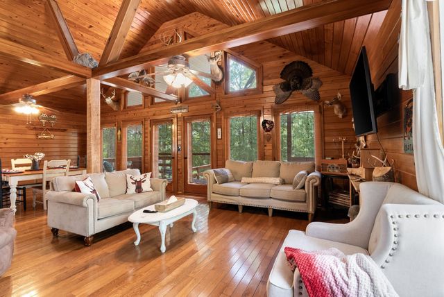 178 Cottage Cir, Linden, TN 37096