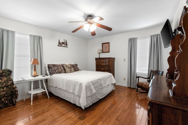 178 Cottage Cir, Linden, TN 37096