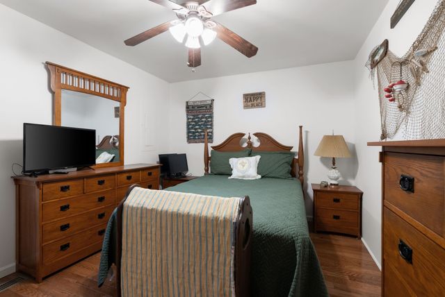 178 Cottage Cir, Linden, TN 37096