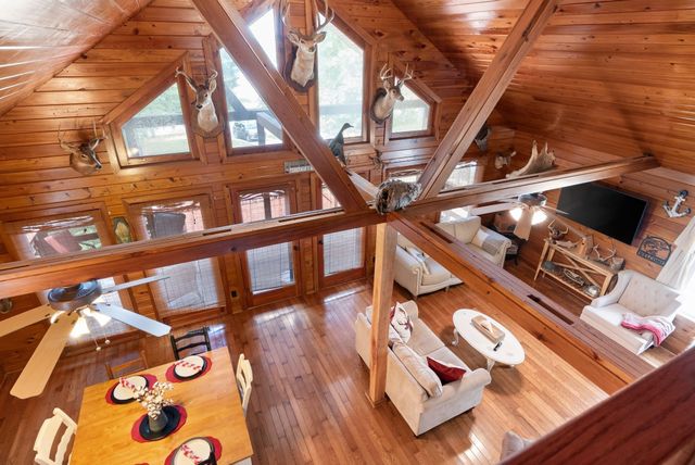 178 Cottage Cir, Linden, TN 37096