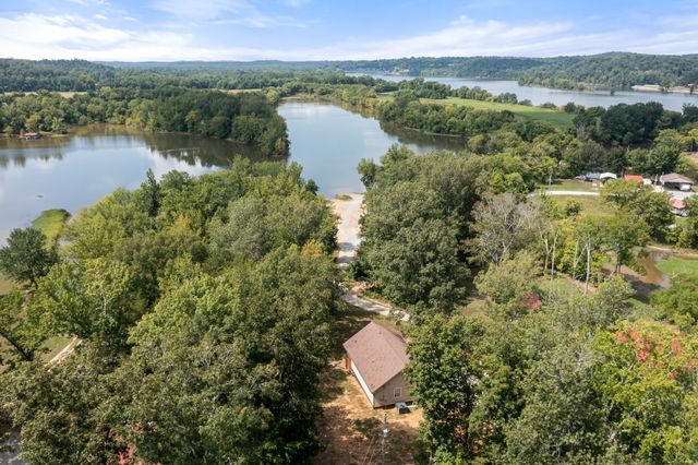 178 Cottage Cir, Linden, TN 37096