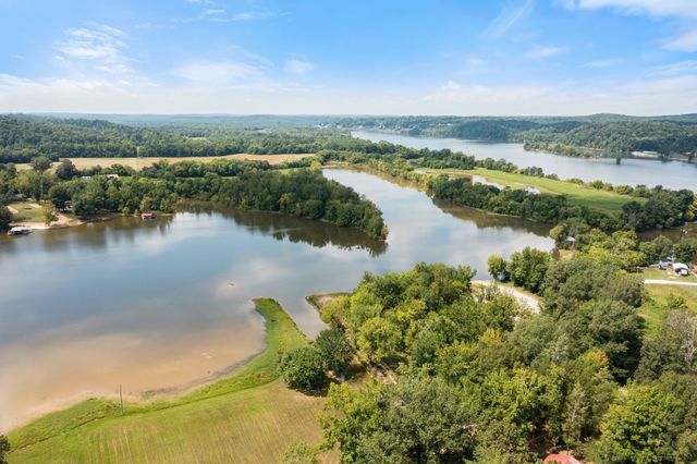 178 Cottage Cir, Linden, TN 37096