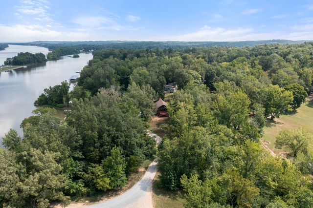 178 Cottage Cir, Linden, TN 37096