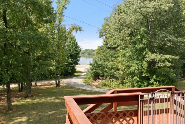 178 Cottage Cir, Linden, TN 37096