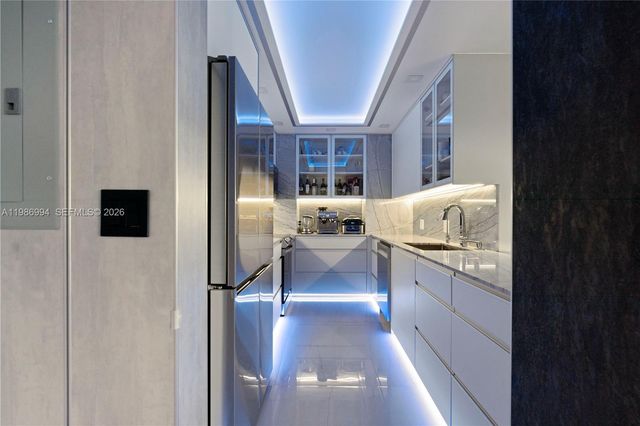 400 SE Kings Point Dr 822-23, Sunny Isles Beach, FL 33160