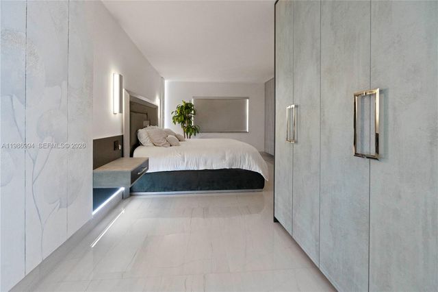 400 SE Kings Point Dr 822-23, Sunny Isles Beach, FL 33160