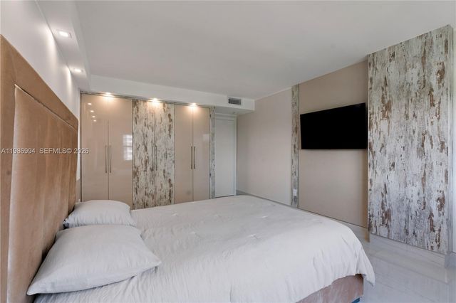 400 SE Kings Point Dr 822-23, Sunny Isles Beach, FL 33160