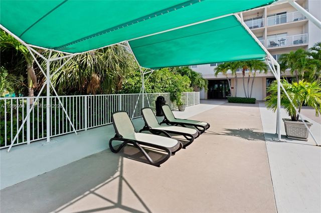 400 SE Kings Point Dr 822-23, Sunny Isles Beach, FL 33160