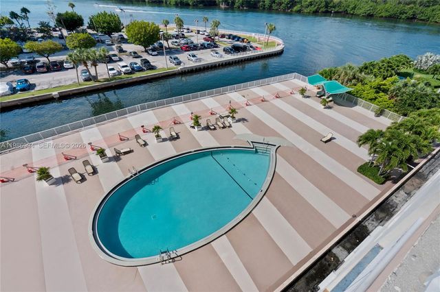 400 SE Kings Point Dr 822-23, Sunny Isles Beach, FL 33160