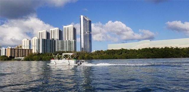 400 SE Kings Point Dr 822-23, Sunny Isles Beach, FL 33160