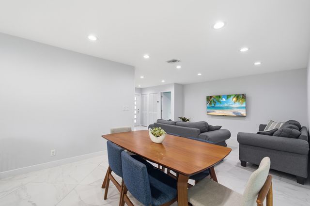 10234 Sleepy Brook Way, Watergate, Boca Raton, FL 33428