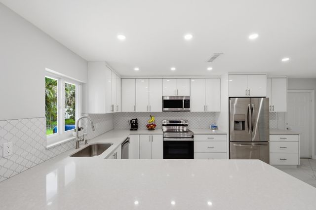 10234 Sleepy Brook Way, Watergate, Boca Raton, FL 33428