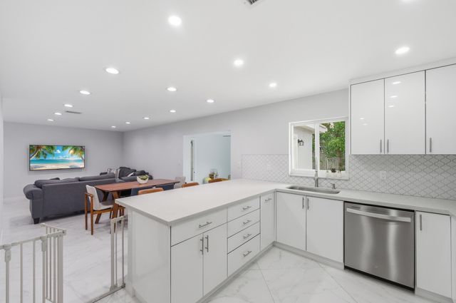 10234 Sleepy Brook Way, Watergate, Boca Raton, FL 33428