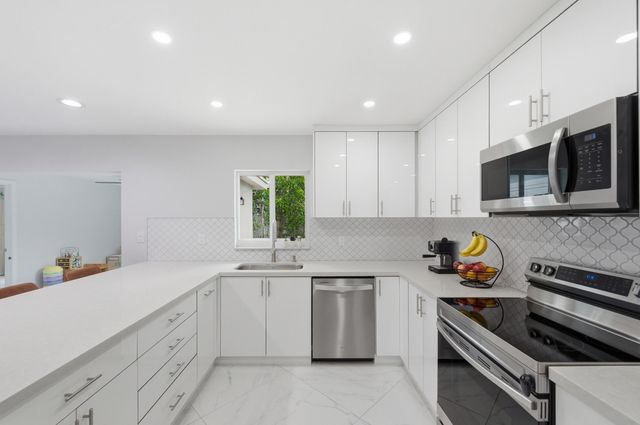 10234 Sleepy Brook Way, Watergate, Boca Raton, FL 33428