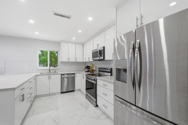 10234 Sleepy Brook Way, Watergate, Boca Raton, FL 33428