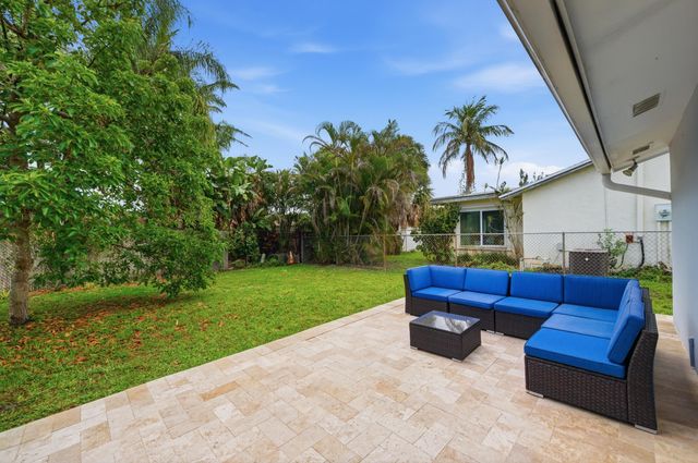 10234 Sleepy Brook Way, Watergate, Boca Raton, FL 33428