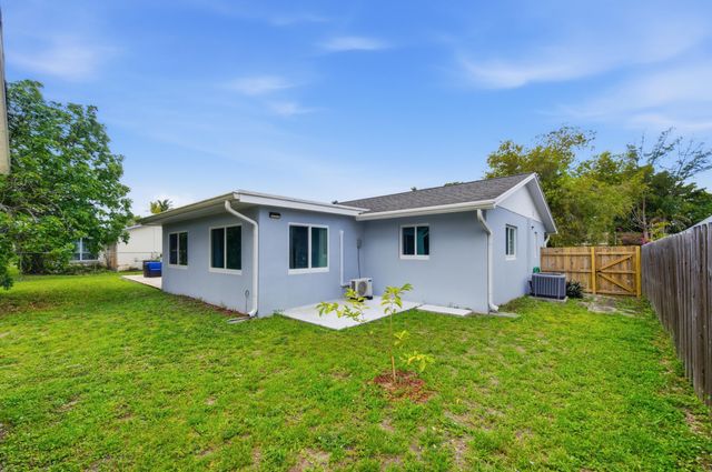 10234 Sleepy Brook Way, Watergate, Boca Raton, FL 33428