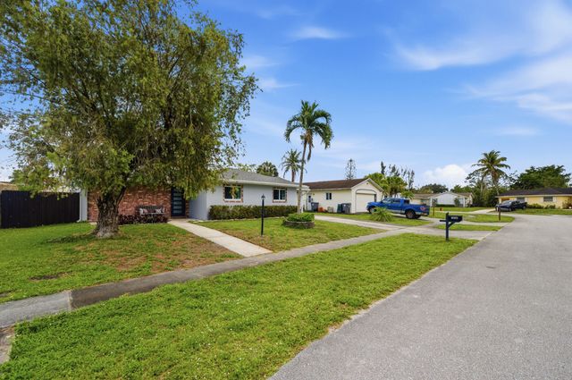 10234 Sleepy Brook Way, Watergate, Boca Raton, FL 33428