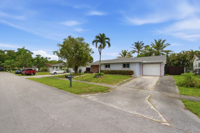 10234 Sleepy Brook Way, Watergate, Boca Raton, FL 33428