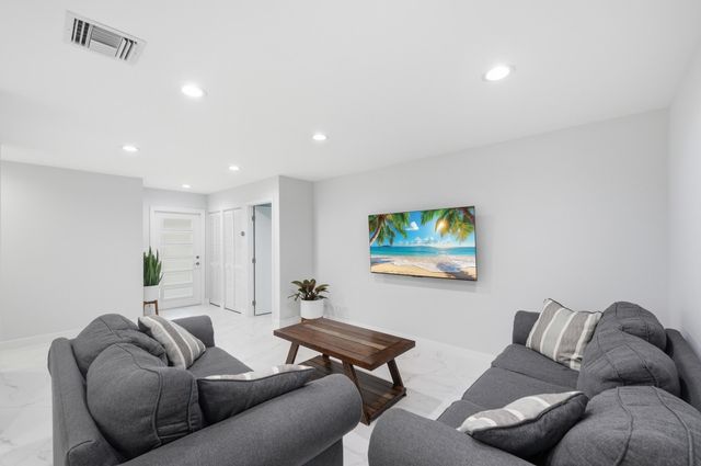 10234 Sleepy Brook Way, Watergate, Boca Raton, FL 33428