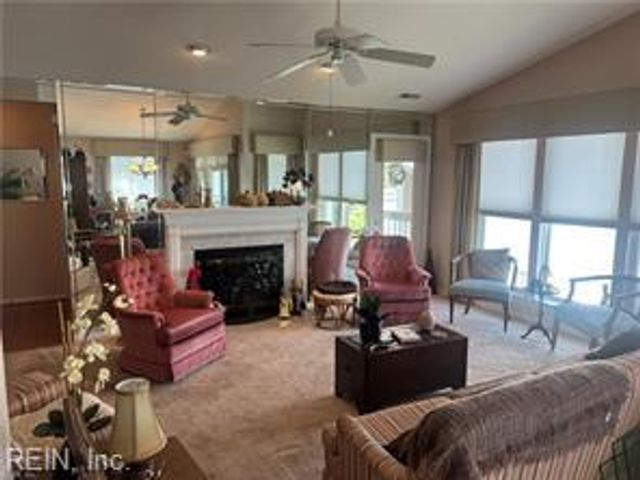 240 Dockside Dr Apt C, Hampton, VA 23669