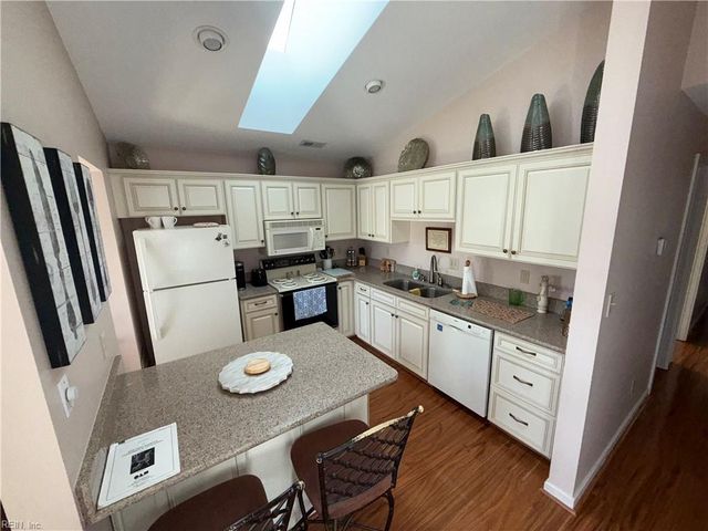 240 Dockside Dr Apt C, Hampton, VA 23669